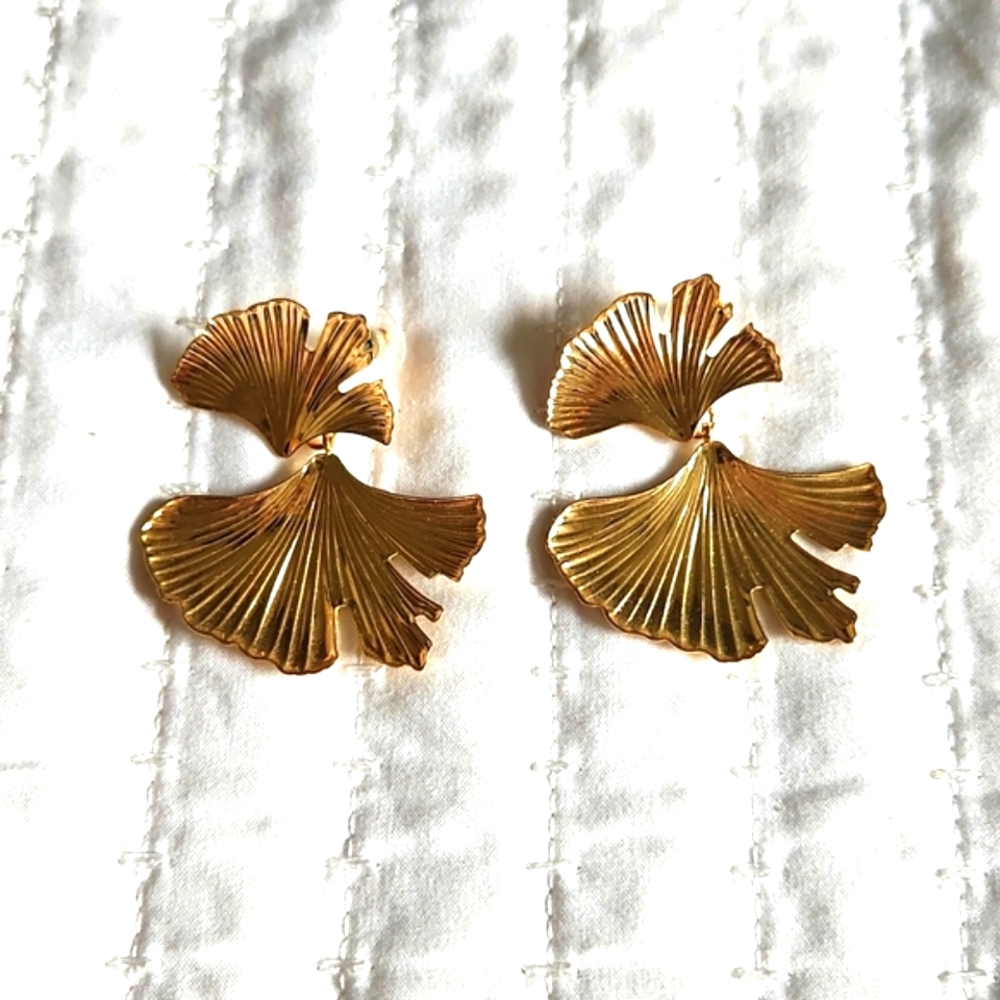 Gold earrings